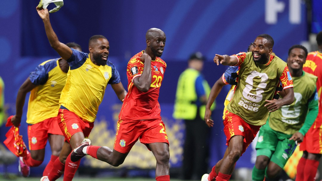 Histórico! RD Congo vira sobre o Uzbequistão e se classifica ao mata-mata