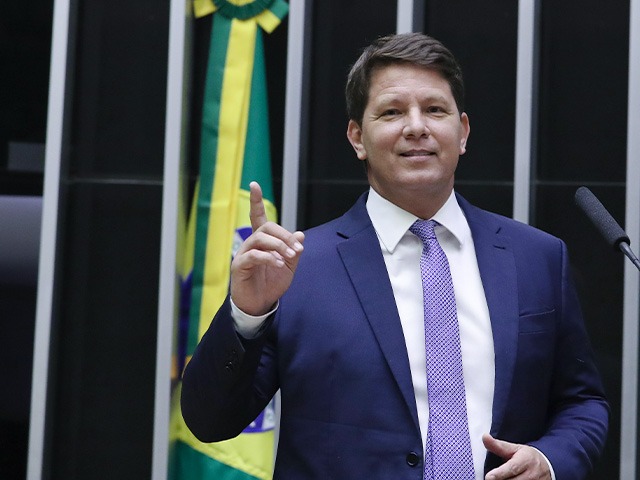 Mario Frias e produtora de “Dark Horse” são alvos de operação da PF