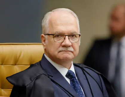 Fachin dá 72 horas para Mendonça se manifestar sobre afastamento de Andrei