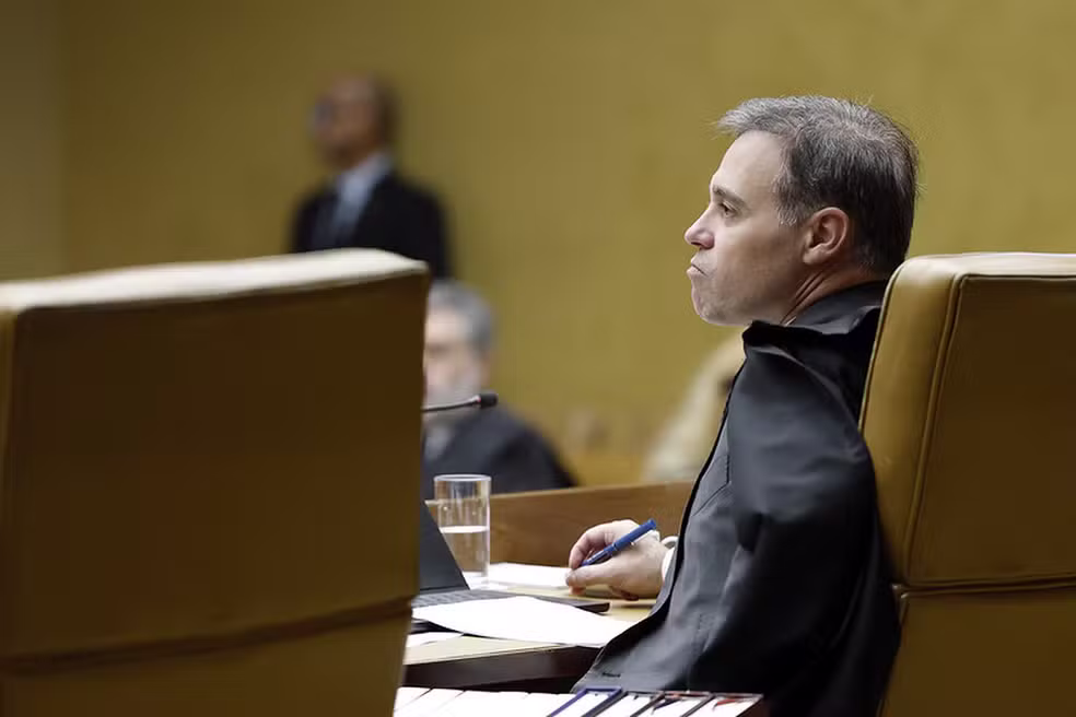 André Mendonça retira sigilo de rede de pagamentos do Banco Master