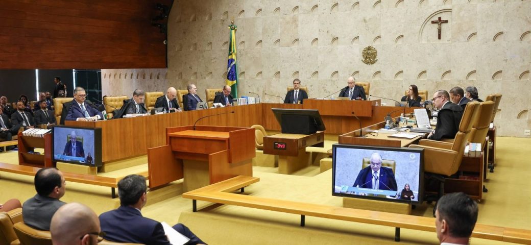 Após pedido de vista, STF interrompe sessão sem definir se junta ou mantém separados casos de Moraes e Mendonça