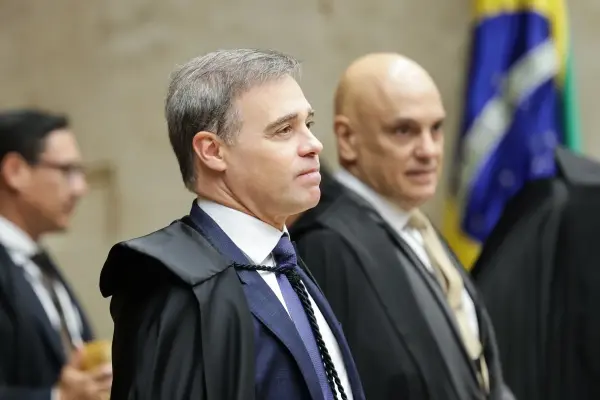 Nas redes, rejeição a Moraes supera polarização crescente sobre Mendonça