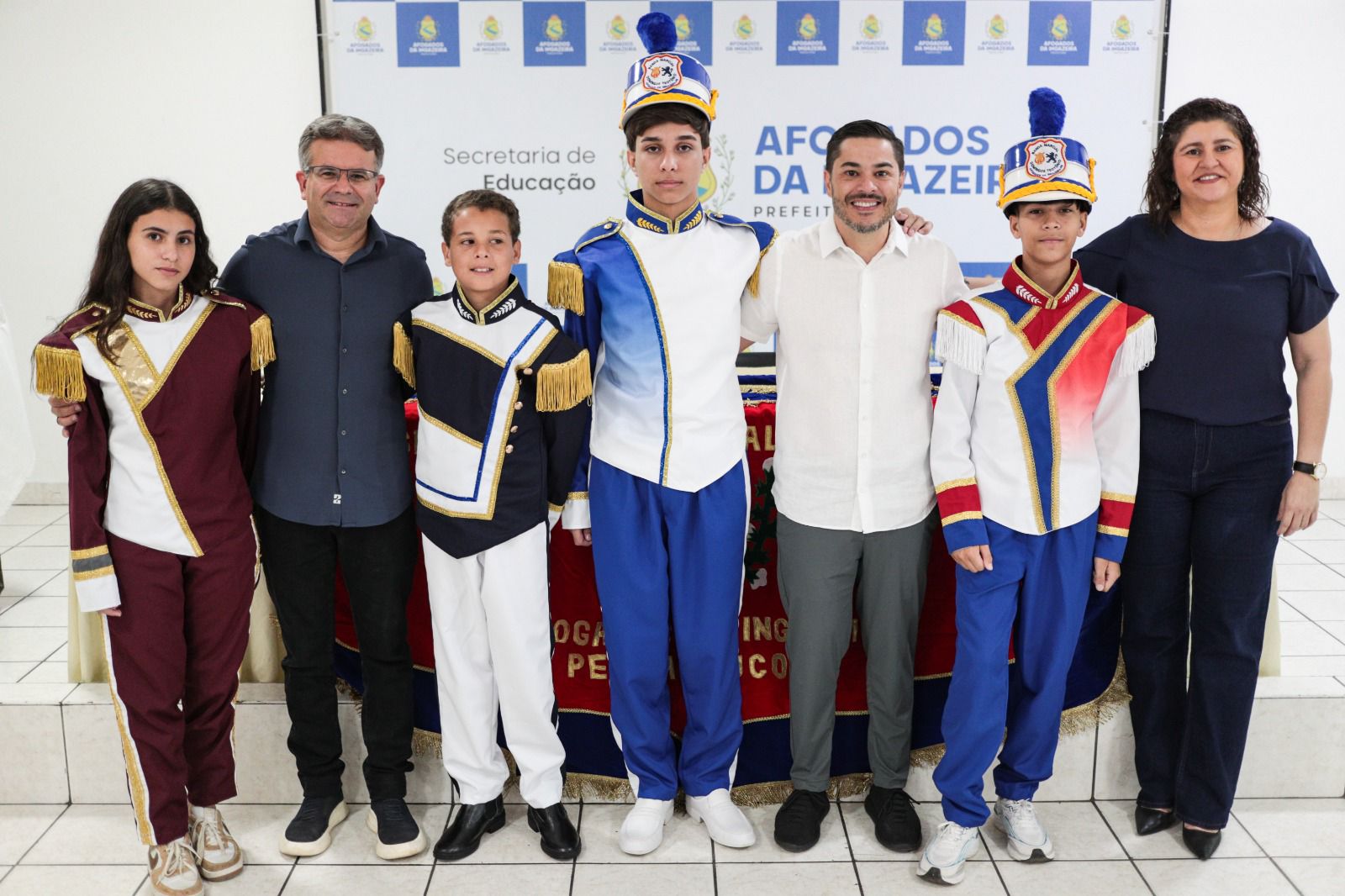 Prefeitura de Afogados entrega novos fardamentos a bandas marciais das escolas municipais