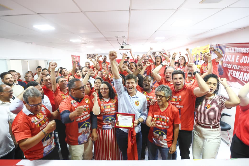 Metalúrgicos anunciam apoio a João Campos, que assina compromissos para indústria e geração de empregos em Pernambuco