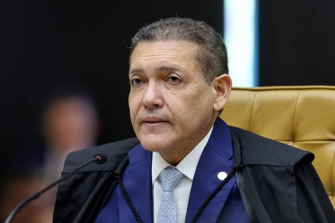 Nunes Marques bloqueia Gilmar Mendes no WhatsApp após desentendimento